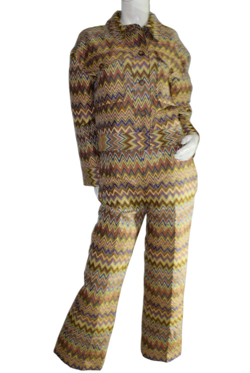 Костюм